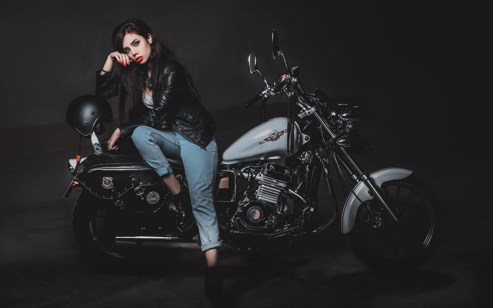 Biker girls: style and drive in Aracaju