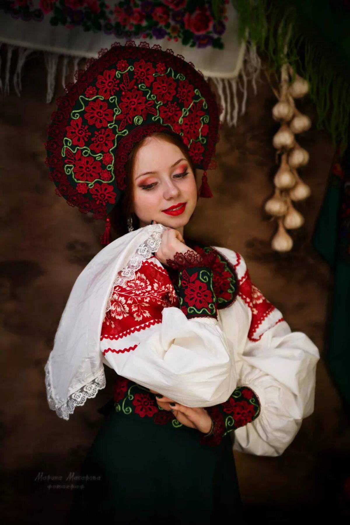 Women in Slavic costumes underwear in Aracaju