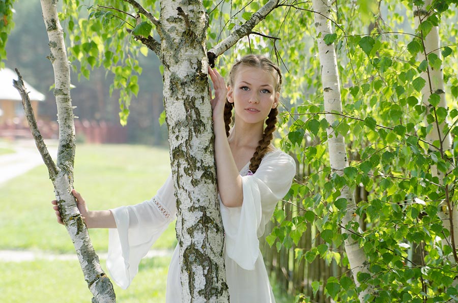 Women in Slavic costumes in Aracaju