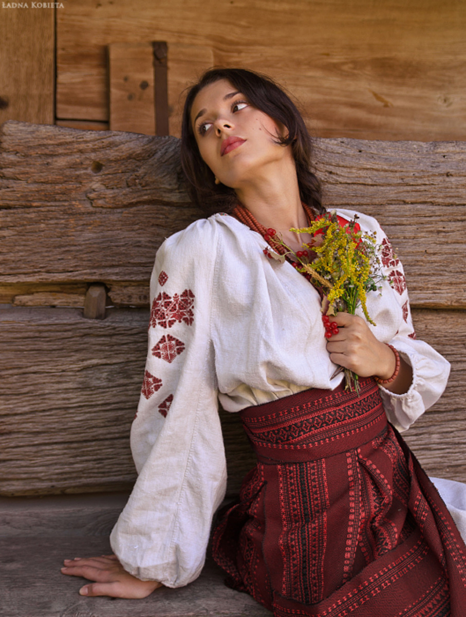 Girls in Slavic costumes in Aracaju