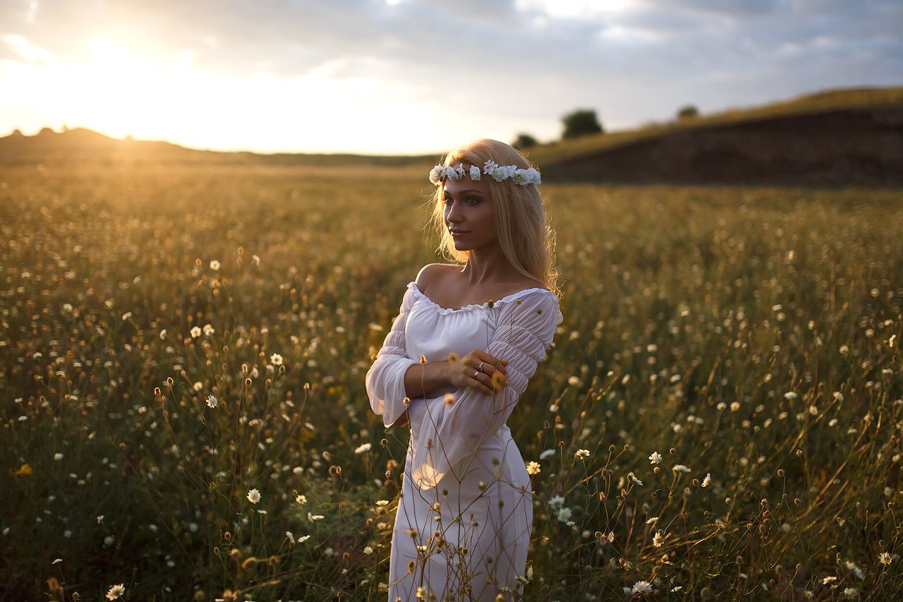Girls in Slavic costumes in Aracaju