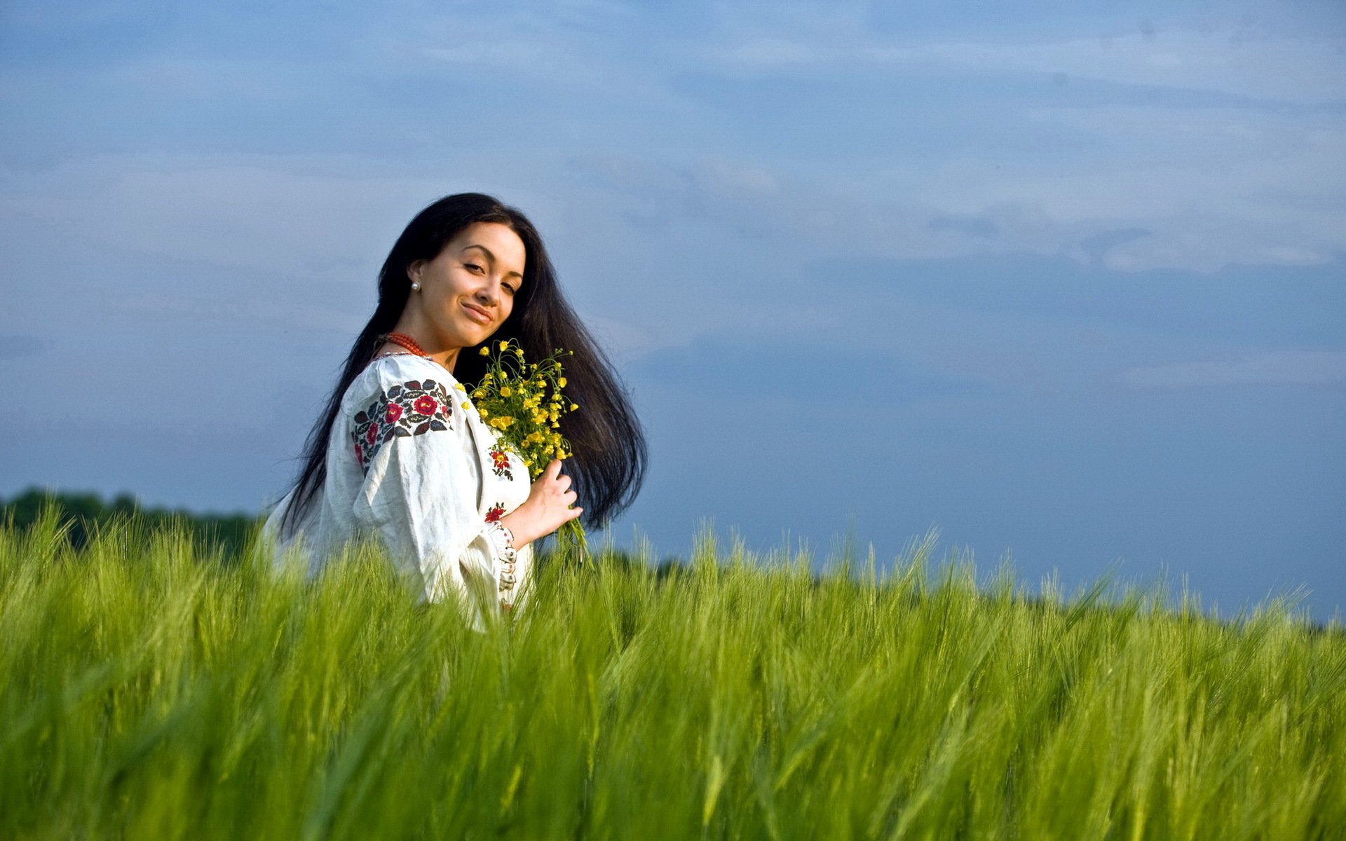 Girls in Slavic costumes in Aracaju