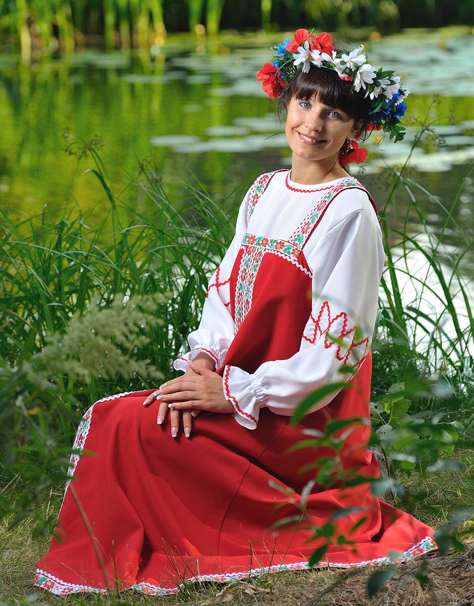 Beautiful girl Girls in Slavic costumes in Aracaju