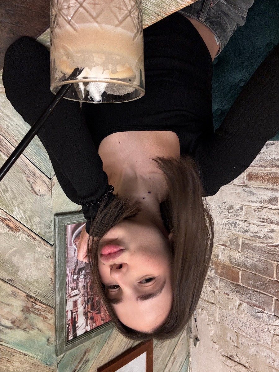 Fresh photos, fresh mood — Tina online in Aracaju